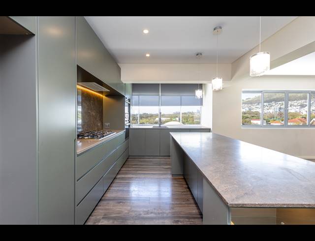 3 BEDROOM APARTMENT RENTED IN MOUILLE POINT